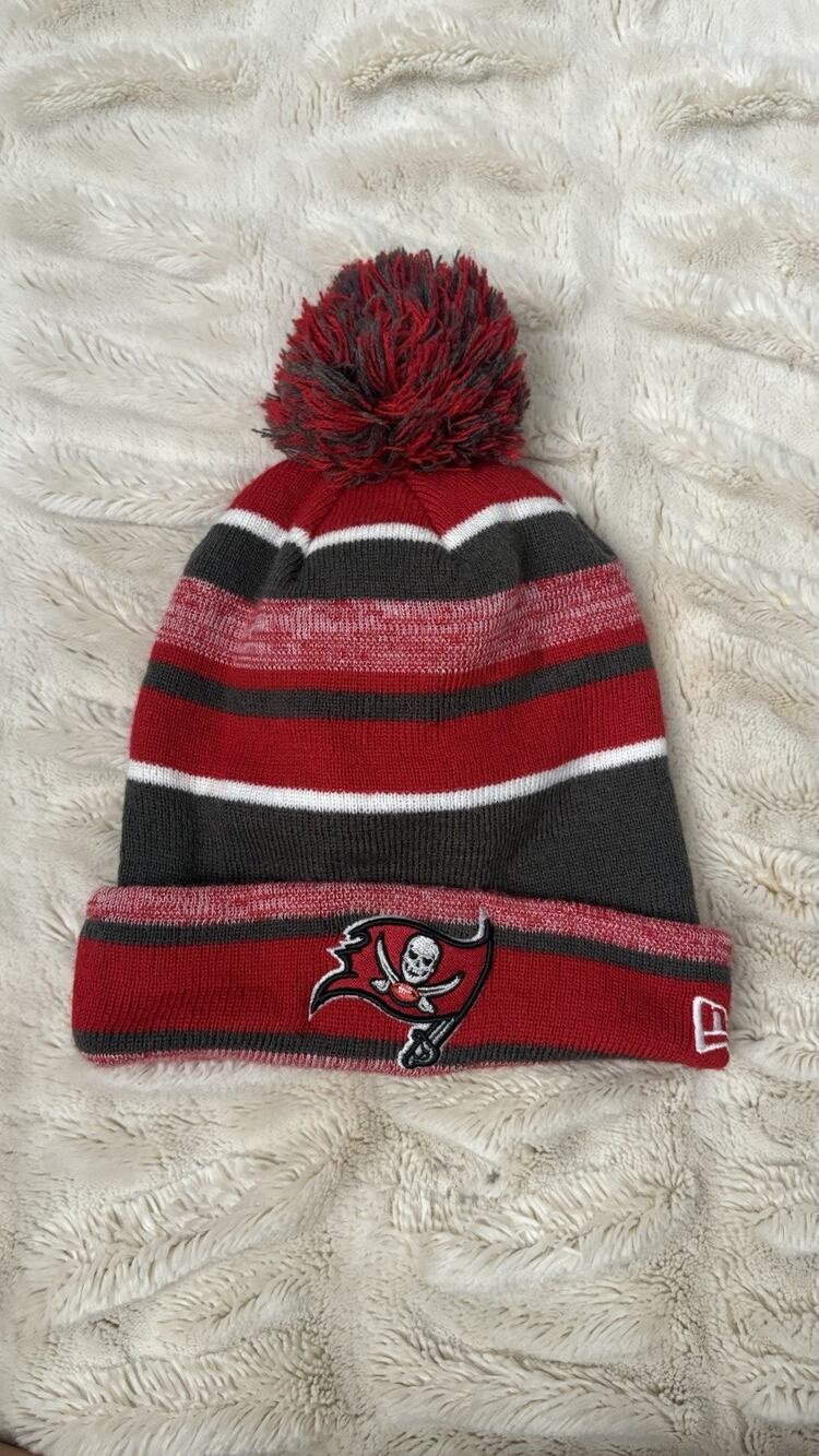 New Era Tampa Bay Buccaneers NFL Knit Beanie Hat Pom Cuffed Striped Red Gray